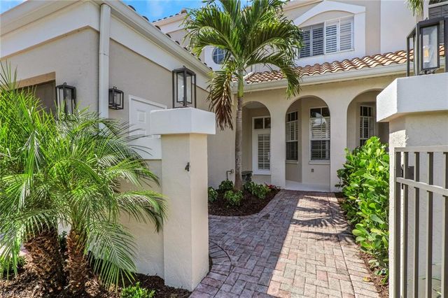 4872 Boulevard CT, Naples, FL 34103