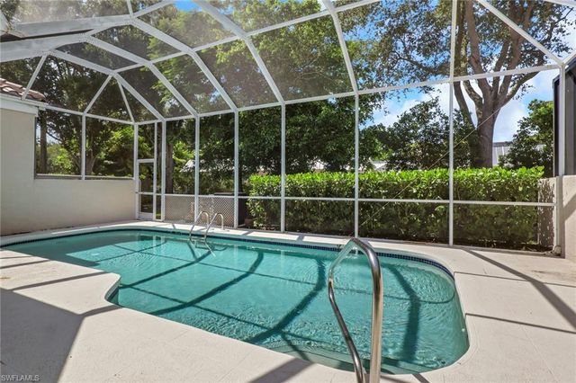 4872 Boulevard CT, Naples, FL 34103