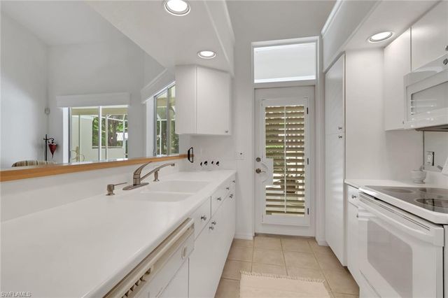 4872 Boulevard CT, Naples, FL 34103