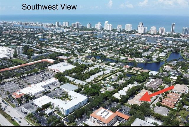 4872 Boulevard CT, Naples, FL 34103