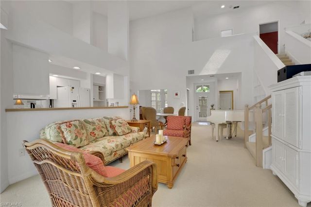 4872 Boulevard CT, Naples, FL 34103