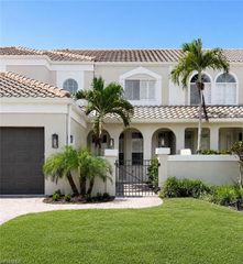 4872 Boulevard CT, Naples, FL 34103