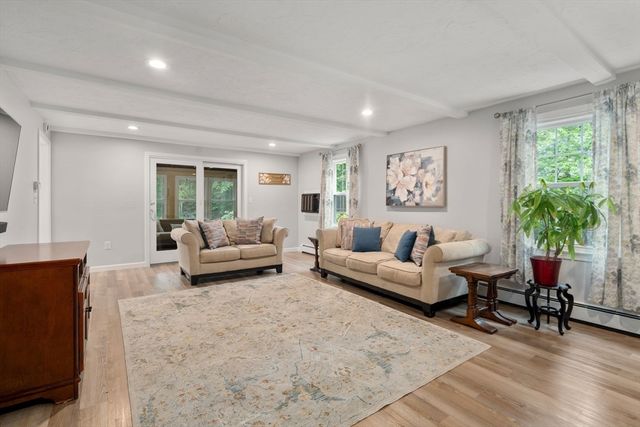 2 Downingwood Dr, Franklin, MA 02038
