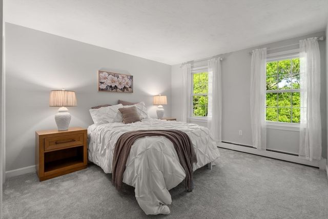 2 Downingwood Dr, Franklin, MA 02038