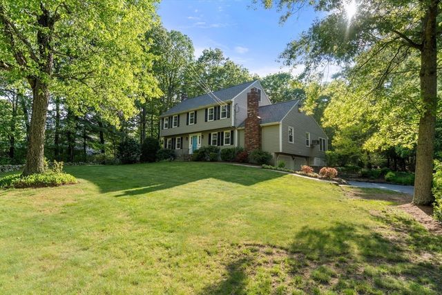 2 Downingwood Dr, Franklin, MA 02038