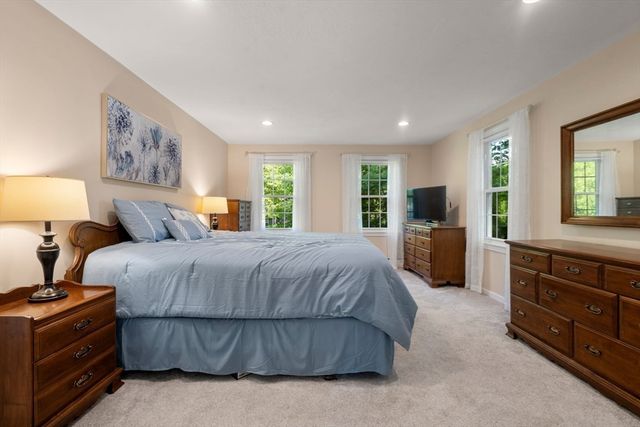 2 Downingwood Dr, Franklin, MA 02038