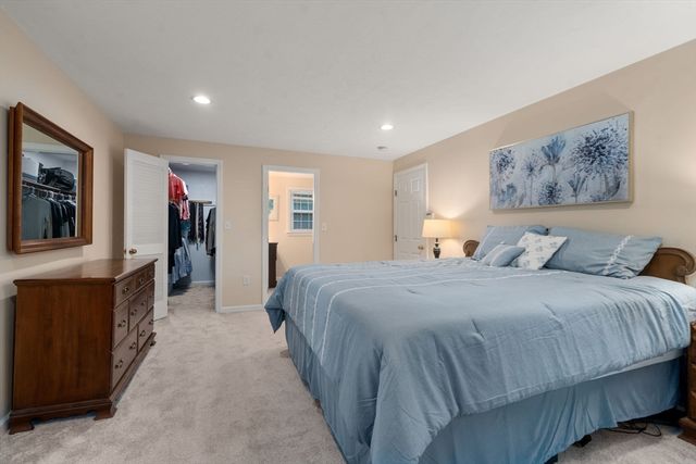 2 Downingwood Dr, Franklin, MA 02038