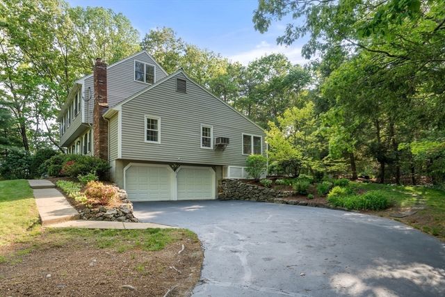 2 Downingwood Dr, Franklin, MA 02038