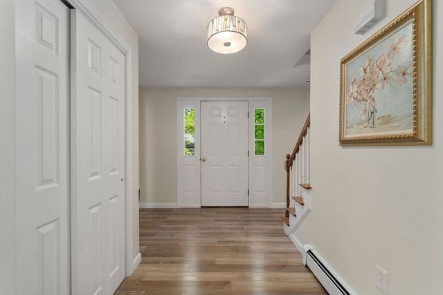 2 Downingwood Dr, Franklin, MA 02038