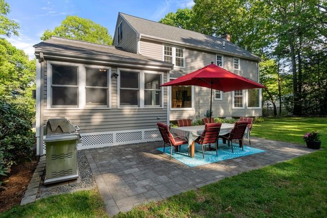 2 Downingwood Dr, Franklin, MA 02038