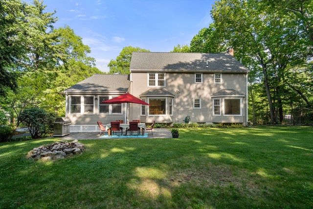 2 Downingwood Dr, Franklin, MA 02038
