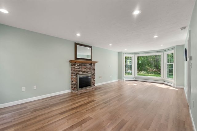 2 Downingwood Dr, Franklin, MA 02038