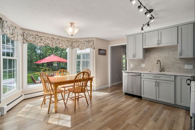 2 Downingwood Dr, Franklin, MA 02038