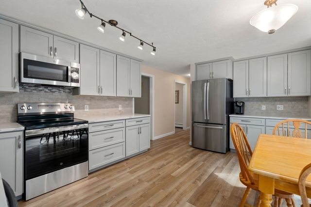 2 Downingwood Dr, Franklin, MA 02038