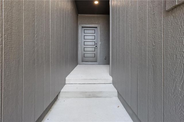 22518 W 93rd Street, Lenexa, KS 66227