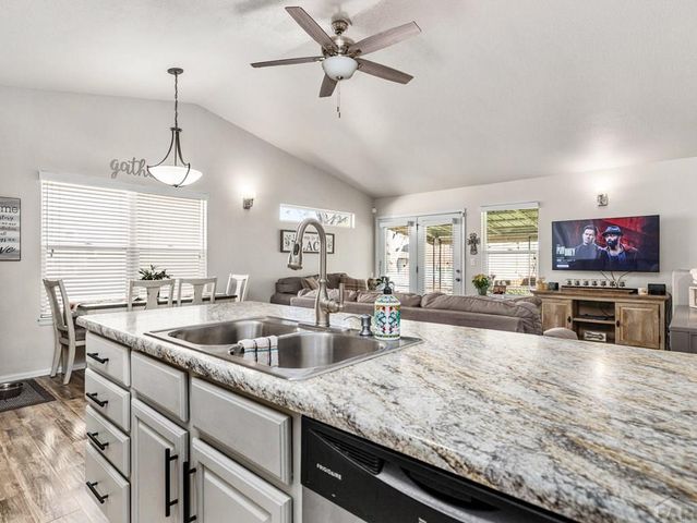 190 Kingsley Ave, Pueblo, CO 81005