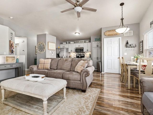 190 Kingsley Ave, Pueblo, CO 81005