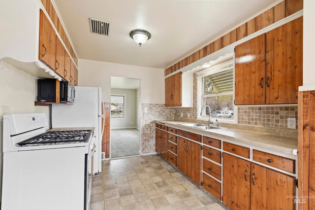 303 W Hazel Street, Caldwell, ID 83605