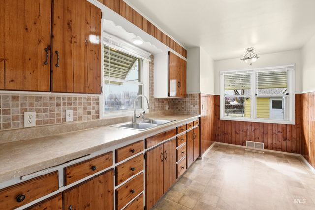 303 W Hazel Street, Caldwell, ID 83605