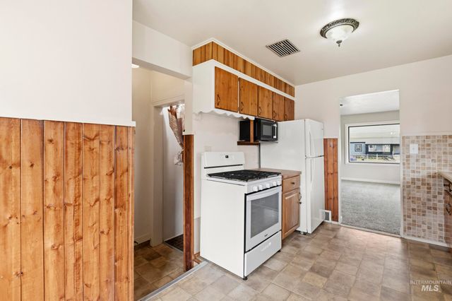 303 W Hazel Street, Caldwell, ID 83605