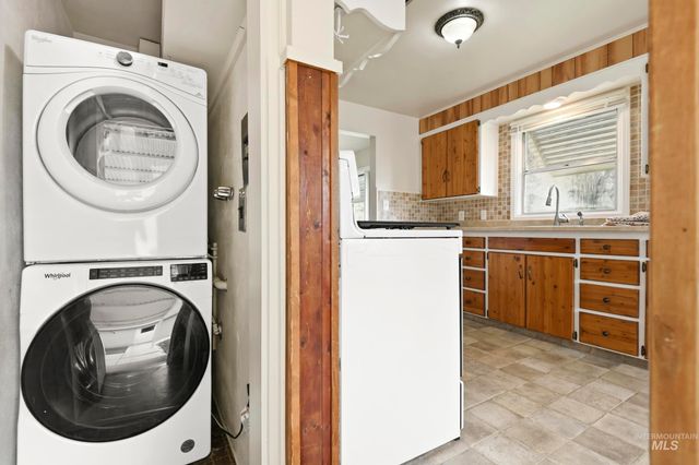 303 W Hazel Street, Caldwell, ID 83605