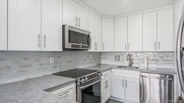 166-10 Powells Cove Boulevard 6C, Whitestone, NY 11357