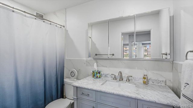 166-10 Powells Cove Boulevard 6C, Whitestone, NY 11357