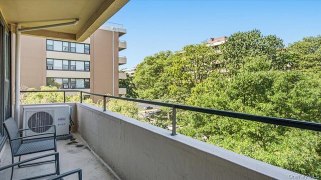 166-10 Powells Cove Boulevard 6C, Whitestone, NY 11357