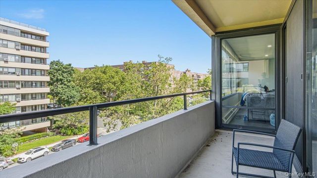 166-10 Powells Cove Boulevard 6C, Whitestone, NY 11357