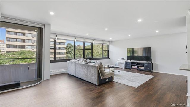 166-10 Powells Cove Boulevard 6C, Whitestone, NY 11357