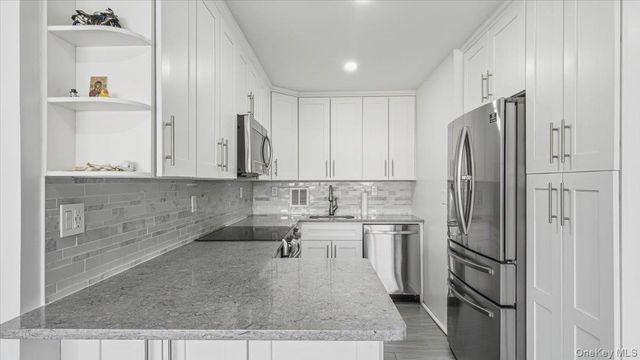 166-10 Powells Cove Boulevard 6C, Whitestone, NY 11357