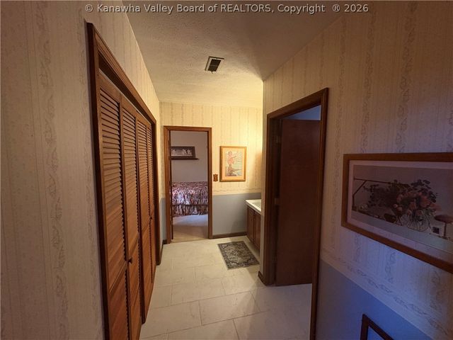 101 Castle Drive, Charleston, WV 25313