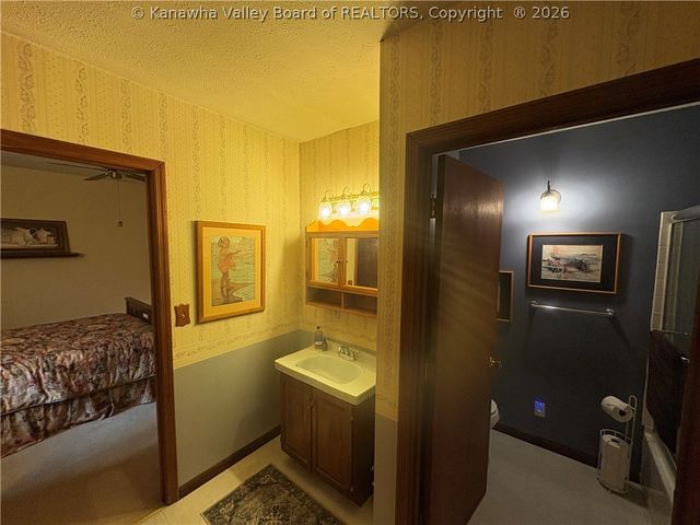 101 Castle Drive, Charleston, WV 25313