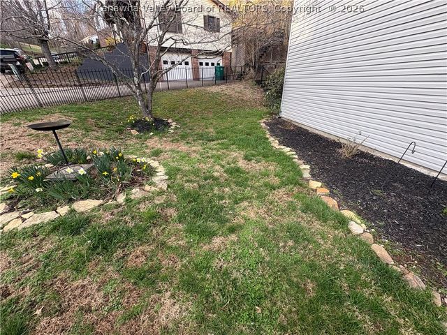 101 Castle Drive, Charleston, WV 25313