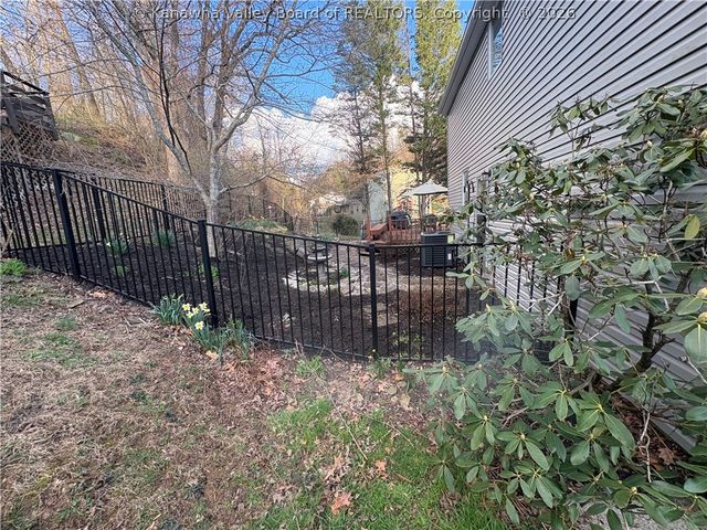 101 Castle Drive, Charleston, WV 25313