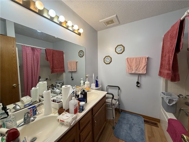400 MC 2032, Yellville, AR 72687