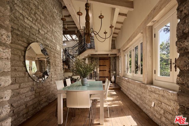 1372 Benedict Canyon Drive, Los Angeles, CA 90210