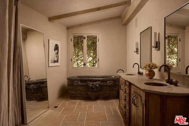1372 Benedict Canyon Drive, Los Angeles, CA 90210
