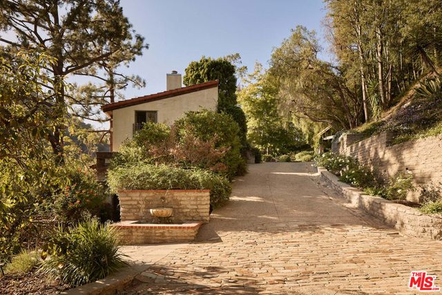 1372 Benedict Canyon Drive, Los Angeles, CA 90210