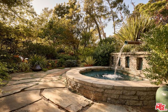 1372 Benedict Canyon Drive, Los Angeles, CA 90210