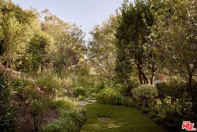 1372 Benedict Canyon Drive, Los Angeles, CA 90210