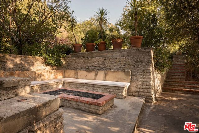 1372 Benedict Canyon Drive, Los Angeles, CA 90210