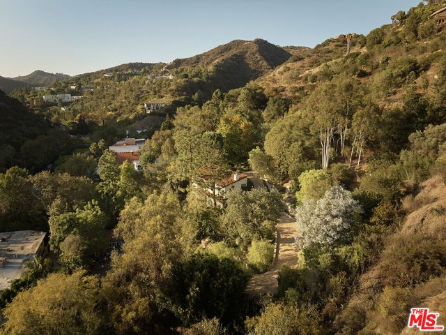 1372 Benedict Canyon Drive, Los Angeles, CA 90210