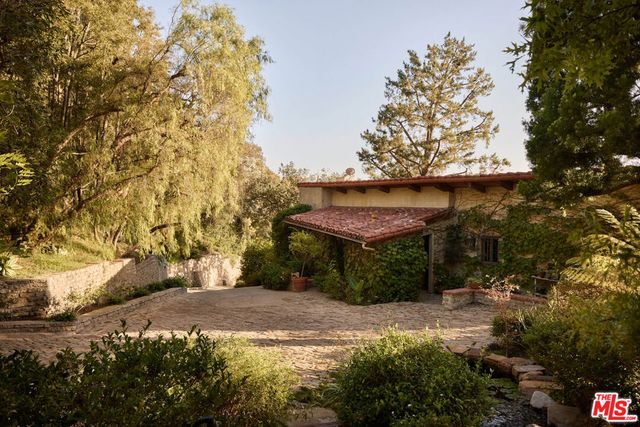 1372 Benedict Canyon Drive, Los Angeles, CA 90210