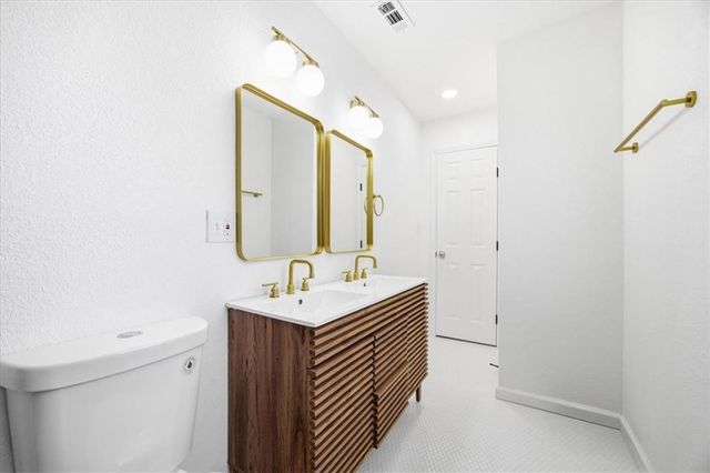 1216 W 20th Terrace, Kansas City, MO 64108