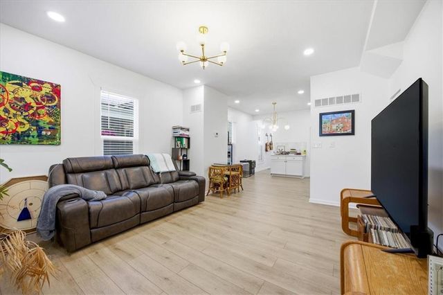 1216 W 20th Terrace, Kansas City, MO 64108