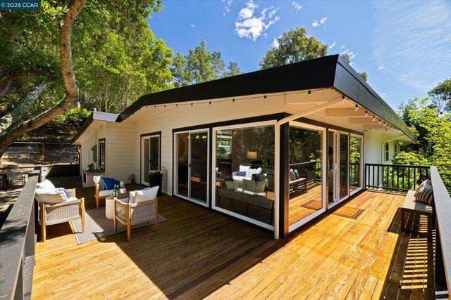8 Westwood Court, Orinda, CA 94563