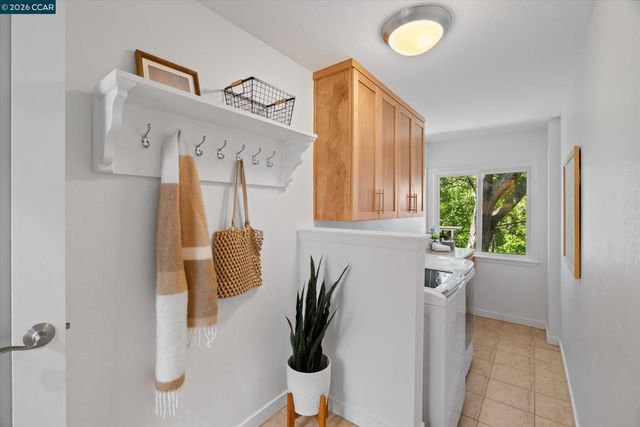 8 Westwood Court, Orinda, CA 94563