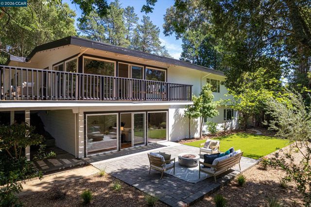 8 Westwood Court, Orinda, CA 94563