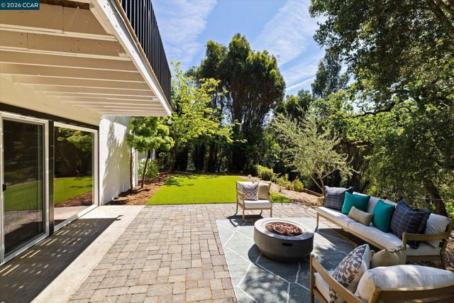 8 Westwood Court, Orinda, CA 94563